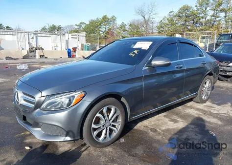 2017 Mercedes-Benz C 300 4Matic из США, поврежденный, VIN 55SWF4KB6HU198528